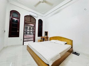 bán nhà xuân thủy cầu giấy dt 42m x 4t x mt 3,5m giá 14,5 tỷ có thương lượng