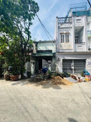 khu tên lửa nhà củ mua tiện xây mới 65 m. 2 tầng 4 x17 m giá 6,5 tỷ tl hẻm 8 m thô