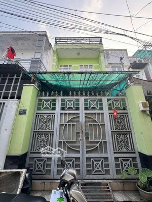 nhà đường 13,linh xuân. thủ đức
_ đường oto 4 chổ vào tới nhà- cách nhà thờ xuân hiệp 300m khu dân