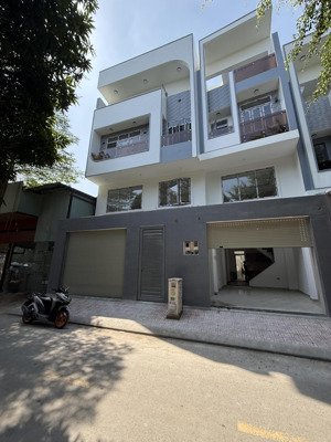 nhà 4 tầng ngang 6.5m mặt tiền quốc lộ 13; ngay vạn phúc city, đối diện toà nhà gia định tower