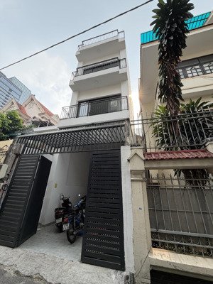 hxh thông nguyễn đình chiểu q1 - gần 100m 5 tầng - có thể lắp thang máy- 8pn - sát bên gem center