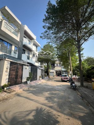 nhà mới 3t - hxh võ văn hát, q9 - ngay đh marketing giá 5.x tỷ