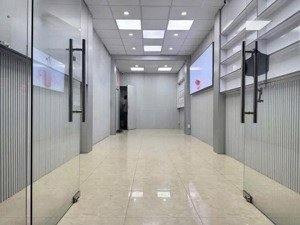 cho thuê nhà 1 trệt 1 lầu 80 m2 mặt tiền cách mạng tháng 8 , kế bên chùa bà bình dương