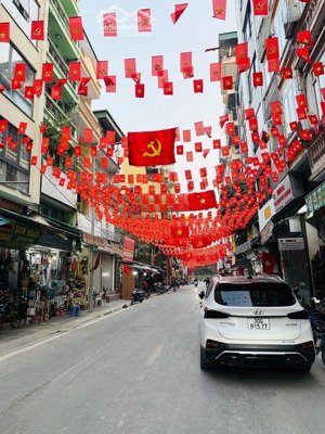 bán nhà hàng cháo văn miếu, đống đa
vị trí: trung tâm quận đống đa, gần văn miếu quốc giám