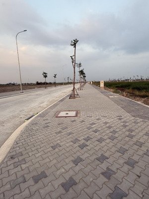 bán nền đất đẹp đường 20m vỉa hè siêu rộng (6m) tiện kinh doanh mua bán liền kề võ văn kiệt nối dài