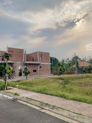 đất nền thổ cư gần sân bay long thành cạnh kcn dầu giây - giá 8 triệu/m2