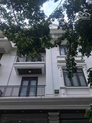 cho thuê lk kđt thành phố giao lưu - phạm văn đồng 120m2 5 tầng 1 tum 1 hầm. thông sàn. giá 65tr