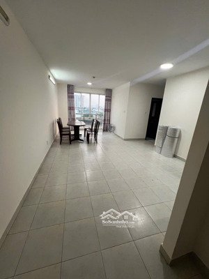cần cho thuê gấp căn hộ sacomreal hoà bình dt 62 m2, 2 phòng ngủ , 2 wc trang bị nội thất cơ bả