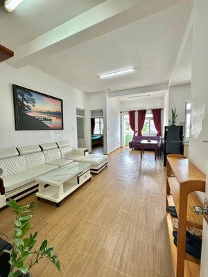 bán chung cư sổ hồng riêng nhà cực thoáng giá 2,450 tỷ có ban công ngắm view