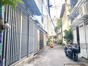 nhà đẹp 2 tầng - khu phân lô, xe hơi vào tận cửa - vị trí vip bình trưng đông q2 - kế lê văn thịnh