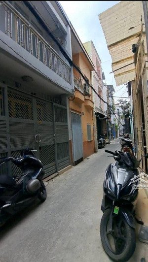 bán nhà gần chợ phạm văn hai - hẻm xe hơi - ngang 4.6m x 10m - 2 tầng - chỉ 5.7 tỷ