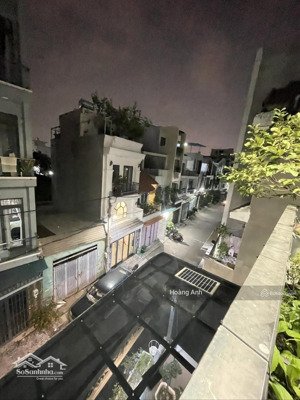 hẻm xe hơi - 4 tầng đúc chắc chắn - ngang hơn 4m