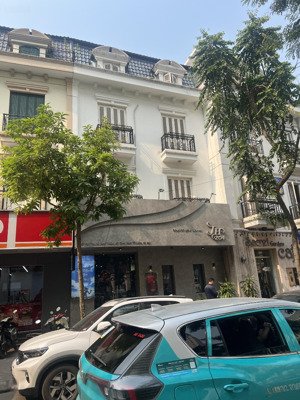 cho thuê nhà mặt phố tại trung kính, diện tích 90m2 x 5 tầng, mặt tiền 5m, nhà hàng cũng ok