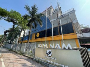 chào thuê làm showroom mặt phố nguyễn văn cừ mặt tiền 33m -diện tích 956m2x 4 tầng. kd mọi mô hình