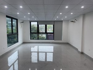 cho thuê nhà khu trung kính 100m² x 5 tầng, mặt tiền - vỉa hè rộng, ô tô đỗ cửa, giá 50tr/th