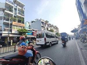 bán nhà đẹp hẻm nhựa 10m xe hơi ngủ trong nhà- sát vách quận 1