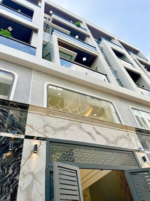 nhà đẹp, khu đồng bộ, có thang máy, phòng xông hơi