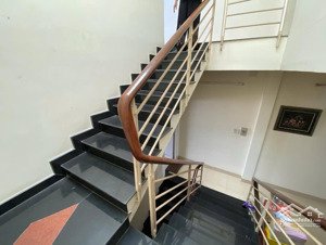 nhà đẹp cần bán gấp diện tích 99m2 ở lê văn lương sổ hồng riêng