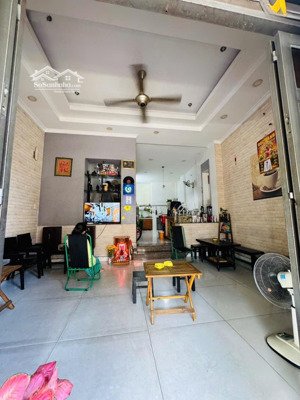 mặt tiền khánh hội - phường 4 - q 4. nhà đang ở & đang kinh doanh coffee