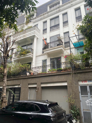 chính chủ gửi bán shouhose v5 kdt văn phú hà đông .90m2 mặt tiền 7m nhà 7 tầng