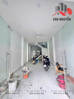 nhà mới 100% 3 lầu 5 phòng, đường rộng 12m, đường mã lò. lh 