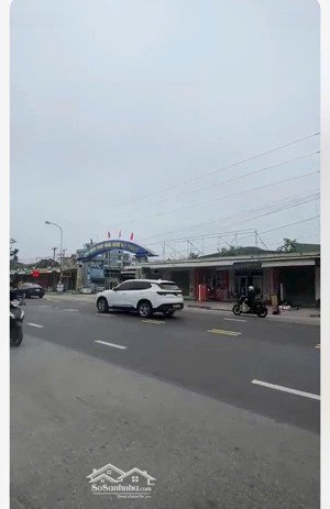 bán nhà 3 tầng. đường liên tỉnh. đối diện chợ quán toan. vị trí đẹp không lỗi lầm.