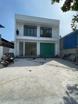 mặt bằng kinh doanh phú mỹ , gần tp.mới trục chính khu sầm uất. 450m2 sàn+ 100m2 sân