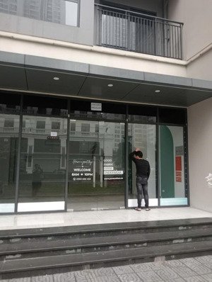 "-- ""shop 65m2 ở tòa sa3 căn góc 2 mặt tiền mà giá bán chỉ 16 tỷ thu về