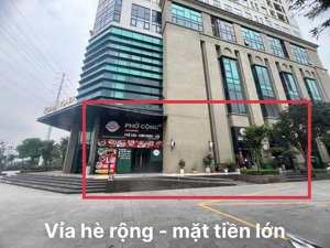 vị trí: roman plaza khu tổ hợp cao cấp, dân cư đông, hoạt động kinh doanh sôi động.