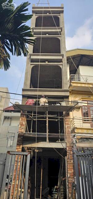 Bán nhà phúc lợi, 32m2 oto vào thang máy, đường thồng