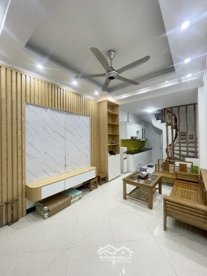 mình đang có nhà nguyên căn cho thuê tại phố nam dư