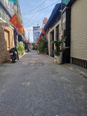 bán nhà riêng đẹp 2 tầng lầu hxh dt 72m2, chỉ nhỉnh 4 tỷ huỳnh tấn phát, tt nhà bè, shr hoàn công