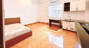 khai trương studio rộng thoáng - cửa sổ ánh sáng tự nhiên - nội thất mới