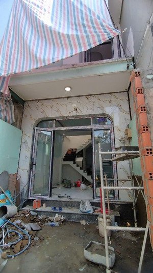 bán nhà mới sắp hoàn thiện - full nội thất - 2 tầng (4x18m) chỉ 6 tỷ