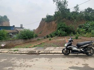 cần bán 2 lô đất sẵn bìa mặt đường thôn kinh doanh buôn bán xã việt khê-hải phòng giá chỉ 6xxtr