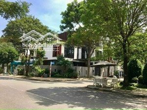 bán biệt thự góc 2 mt mỹ phú 1, dt lớn, nội thất cao cấp có sân vườn & thang máy