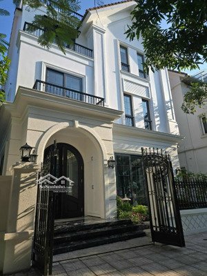 bán biệt thự 150m2 tại vinhomes riverside, hà nội, full nội thất cao cấp mới 100% giá bán 96,868 tỷ