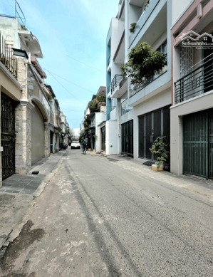 gấp bán lạc long quân kế quận 11 - đường xe hơi 6m - 4 tầng - 65m2 - chỉ 8.99 tỷ