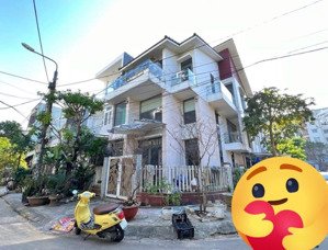 bán nhà căn góc khu nam việt á gần sông gần biển .