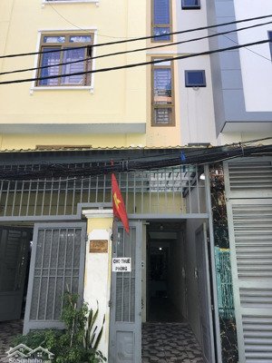 phòng thoáng sáng lầu 4 thang bộ