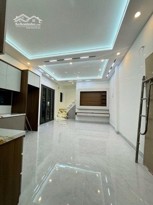 nhà mới quận 7 căn góc 2 mặt tiền vào ở ngay kinh doanh tốt, diện tích: 4,2 x 8m (32m2)