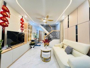 nhà ở ngay - hẻm xe hơi - giáp phú nhuận - gần sân bay - nhỉnh 5 tỉ tl