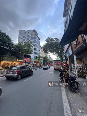 lô góc - 3 mặt thoáng. gần 40m - 7t thang máy. đang cho thầu 60tr/ tháng. giá 11 tỷ. lh: 