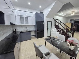 bán nhà văn miếu 52 m- nhỉnh 12 tỷ- đống đa-hn - ngõ thông kinh doanh- nội thất đep lung linh