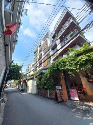 giá đầu tư chỉ ~ 100/m thích hợp xây mới hoặc làm chdv giữ tiền trước nhà 4m, ngay bình thạnh