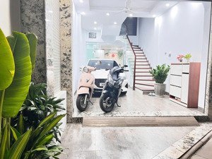 gia đình bán nhà tự xây 5 tầng đầy tâm huyết, gaza ô tô 7 chỗ, nội thất cao cấp. nhà ở có lộc