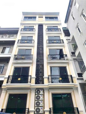 ccmn nguyễn đổng chi dòng tiền ~200 triệu/tháng 8 tầng thang máy 40 phòng kín phòng