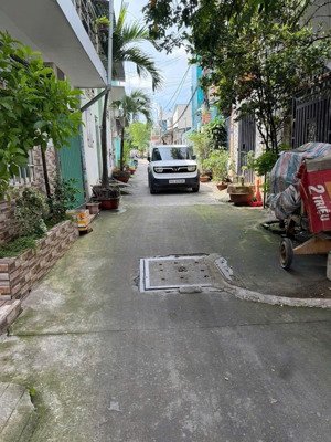 bán đất tặng nhà - khu kinh doanh man thiện thông 385 - xe hơi đậu trước nhà qua đêm không mất phí