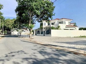 cần bán nhanh căn biệt thự vườn cạnh vinhomes paradise cần giờ. giá rẻ nhất khu vực chỉ 28 triệu/m2