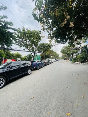 nhà 4 tầng view công viên, đường trước nhà 12m, kdc hồng long hiệp bình phước